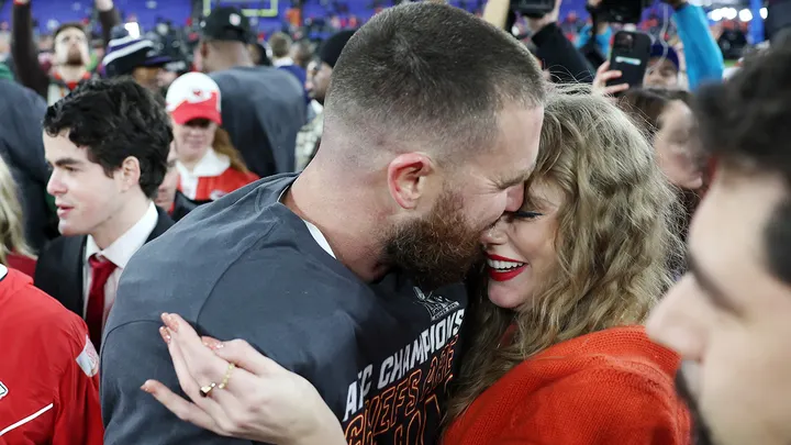 Travis Kelce wins karaoke event at charity golf ................: 'Taylor, this is for you' See More