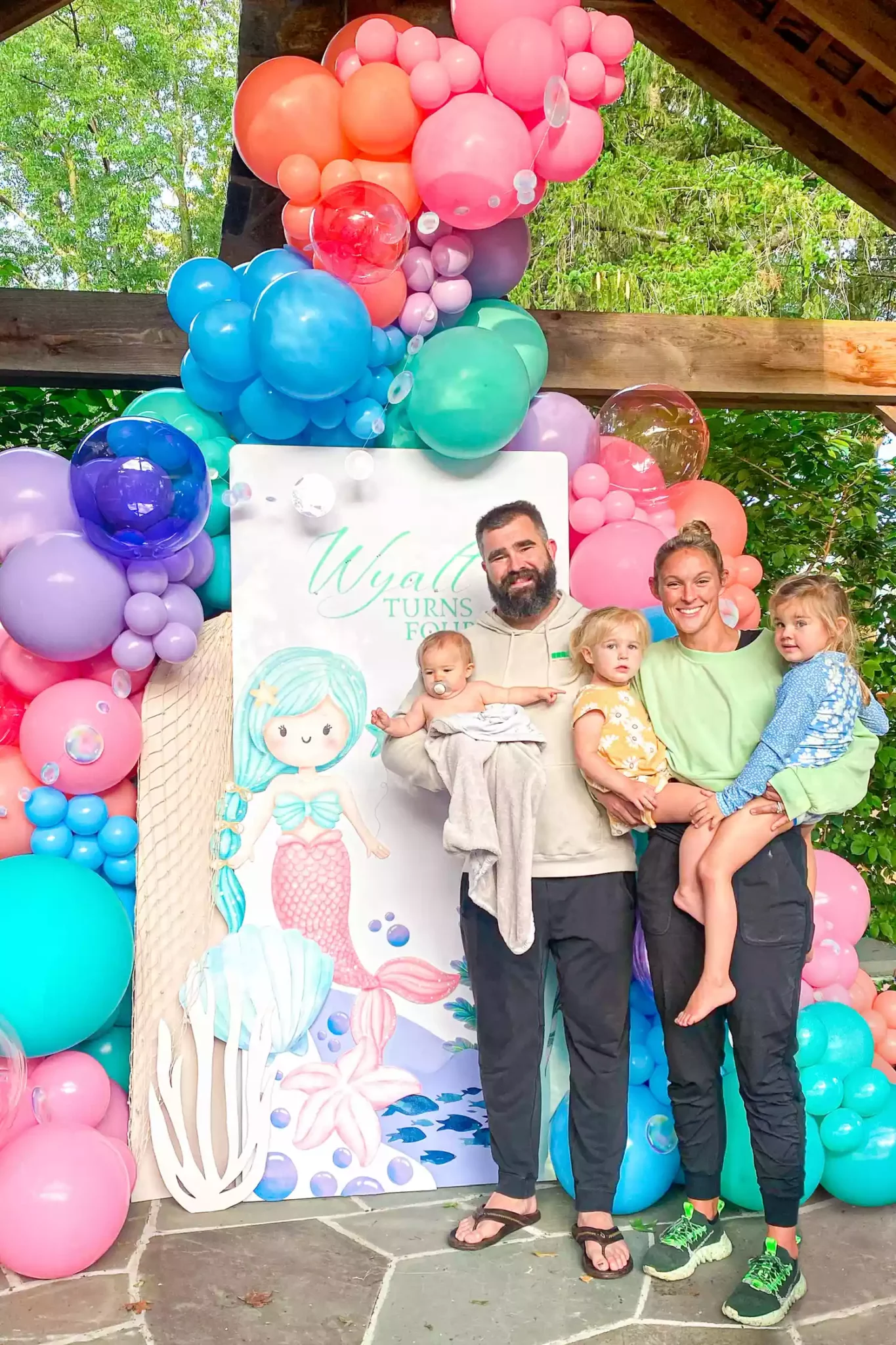 Travis Kelce Surprises Brother’s Daughter With Special Gift for Her 5th Birthday. Jason sheard Tears over the massive…Full story Below!!