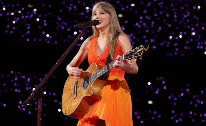 Wembley Stadium Gifts Taylor Swift Custom Guitar to Celebrate Eras Tour Achievement..Read More