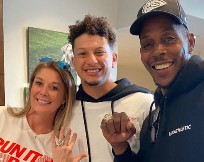 Breaking news: Patrick Mahomes in tears as his father reconciles with his ex-wife after 23 years of divorce.