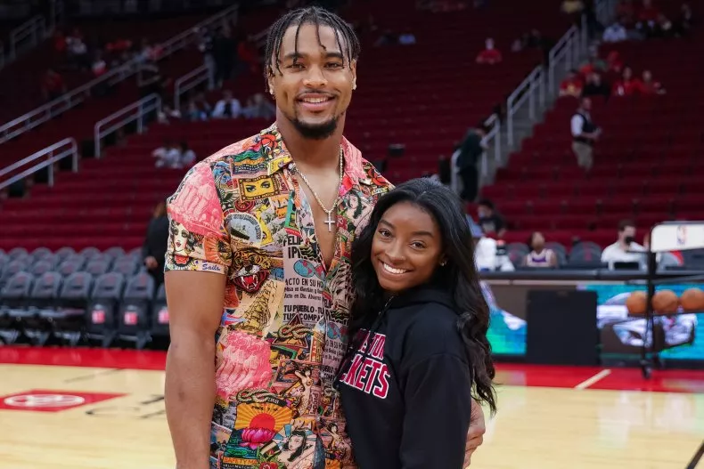 Simone Biles happily received a $20M mansion given to her by her husband Jonathan Owens on her special day.....Full Story here!!