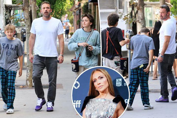 Ben Affleck enjoys lunch with kids Samuel and Seraphina in LA, avoids awkward run-in with Jennifer Lopez at TIFF The “Argo” star skipped the premiere of his new film “Unstoppable,” while the singer...