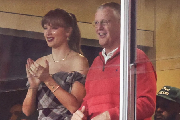 Taylor Swift Serves Sexy Cheerleader in Plaid Mini and Face Glitter to Support Travis Kelce at Chiefs Game