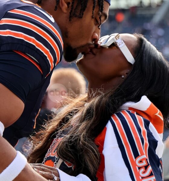 Jonathan Owens honors Simone Biles with gymnast's celebration after big play