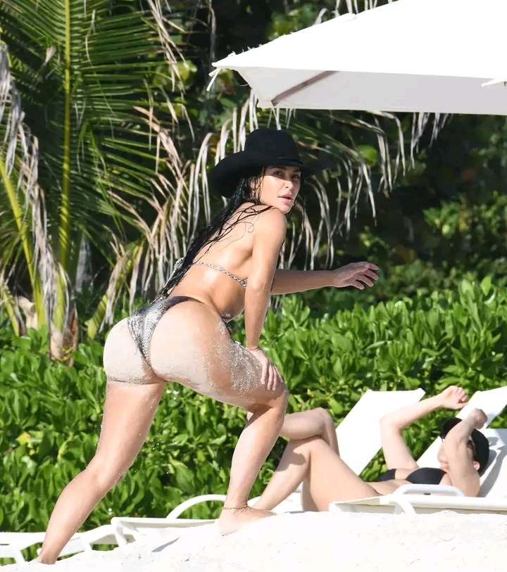 Watch:5 Kim Kardashian: incredible powerhouse swimsuit pictures you can’t stop looking at