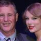 NFLIt is with great sadness that we announce the passing of Taylor Swift’s father, Scott Kingsley Swift, who has tragically passed away after…